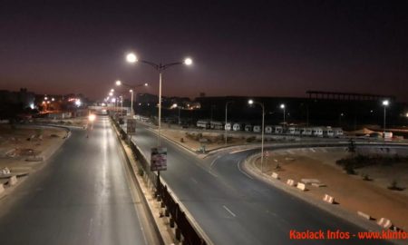 L'autoroute qui mène à Yoff à Dakar