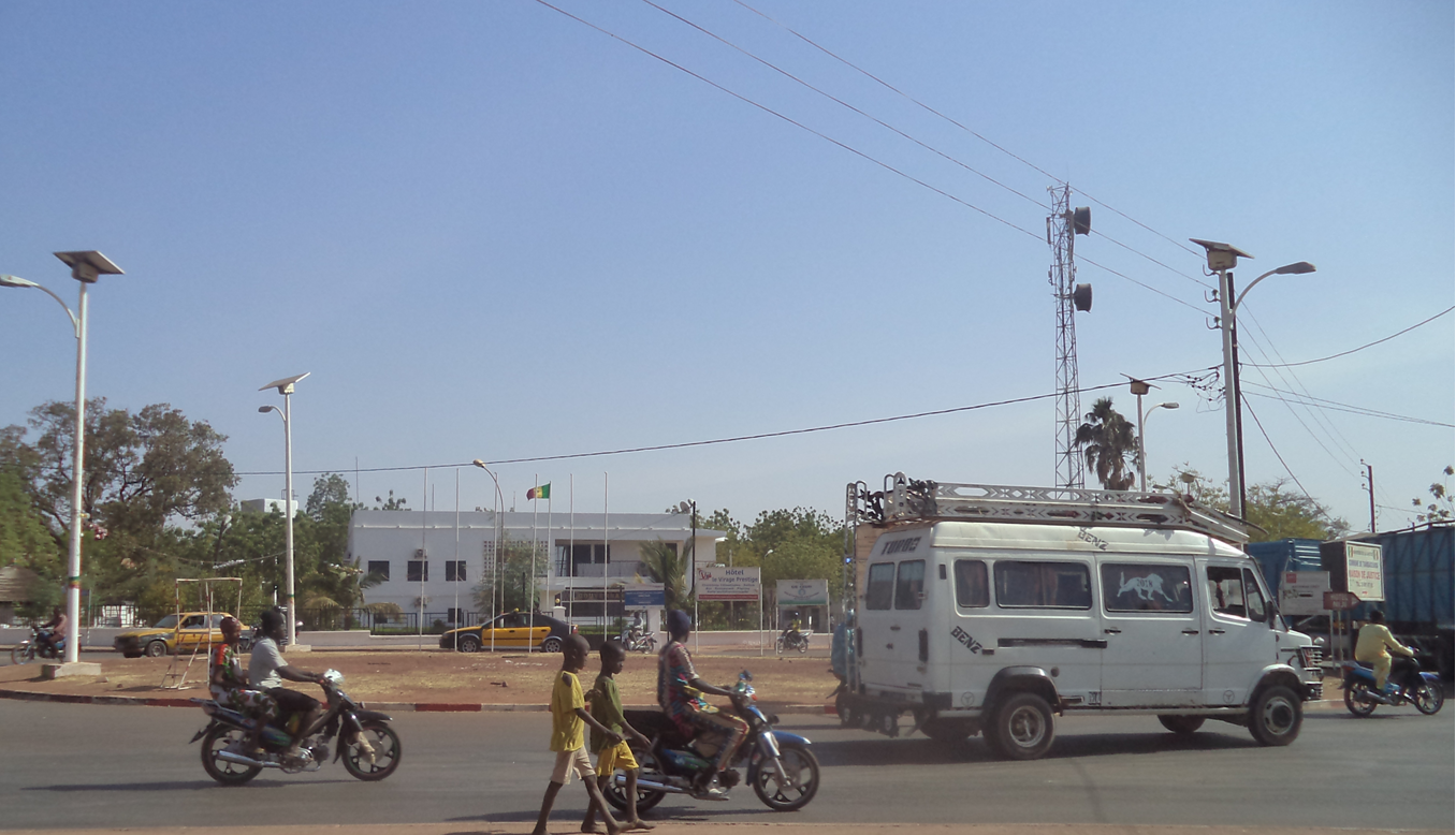 Tambacounda Moto Car Route Rond point