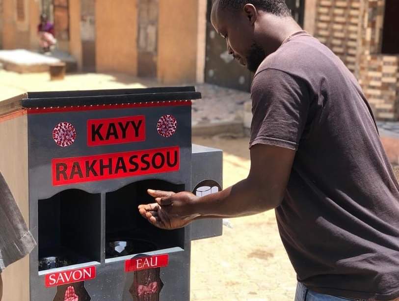 Lutte contre le Covid 19 : deux Sénégalais créent un lave-mains autonome baptisé "Kayy Rakhassou"