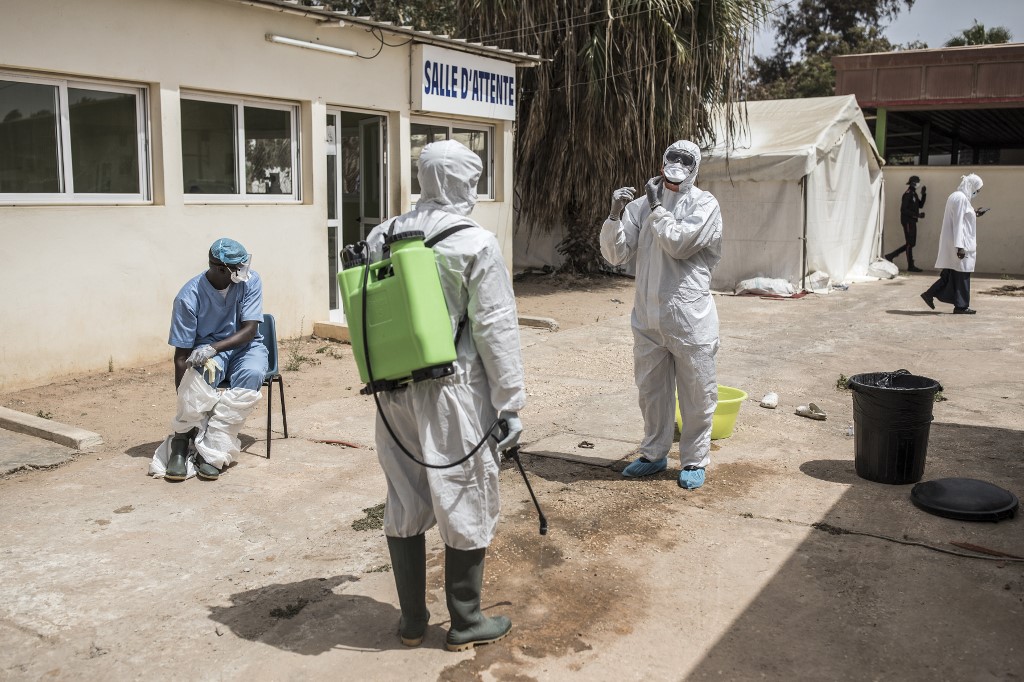 Des agents du service d'hygiène lutte contre le coronavirus