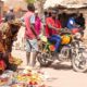 Marché moto vélo légumes