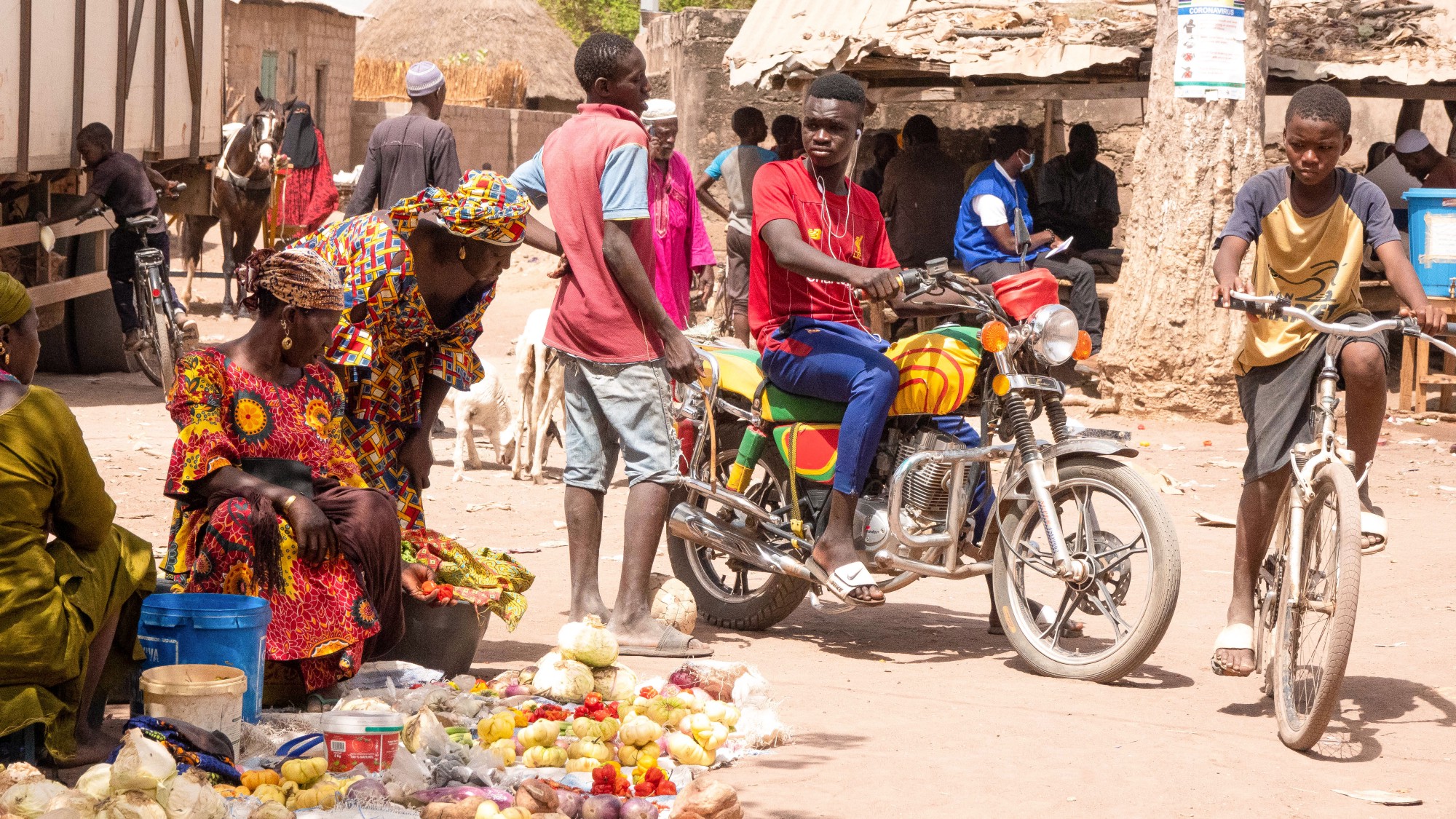 Marché moto vélo légumes