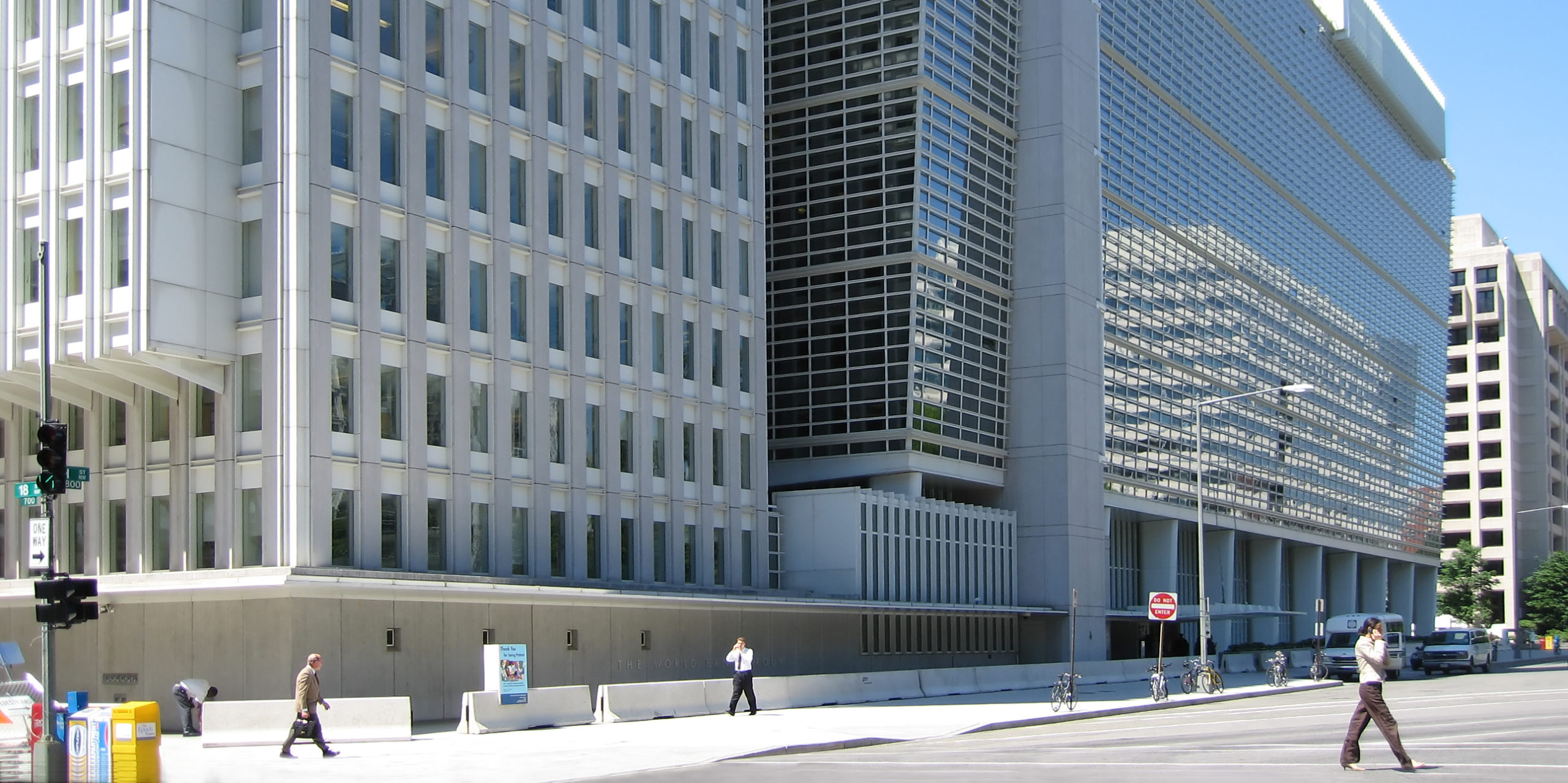 World_Bank_building_at_Washington - le siège de la Banque Mondiale à Washington, États-Unis