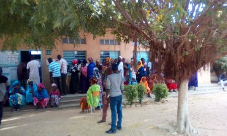 des gens à l'hopital de Birkilane .jpg