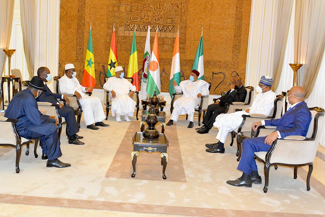 Mali : médiation à Bamako, le M5 campe sur sa position, Macky Sall et Cie échouent, la Cedeao annonce un sommet