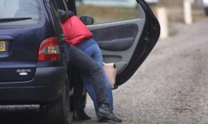 Enlèvement d'enfant par voiture