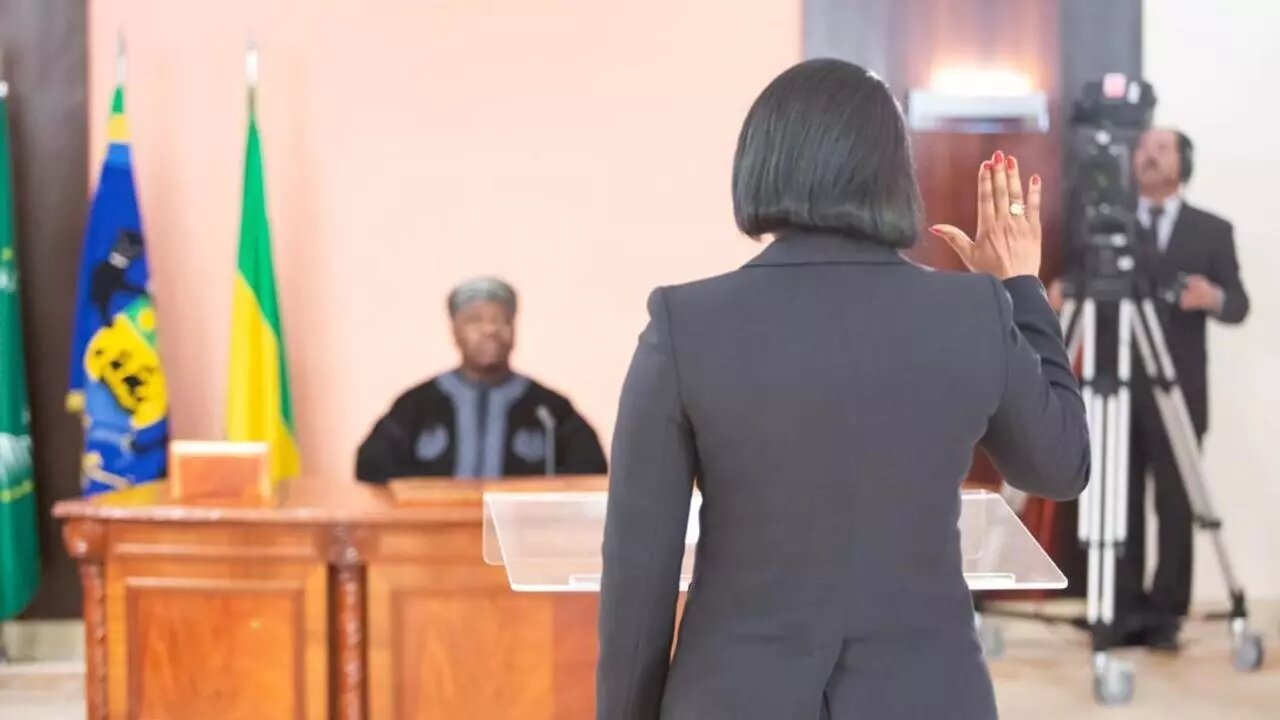 Gabon : Ali Bongo porte une femme à la tête de son gouvernement