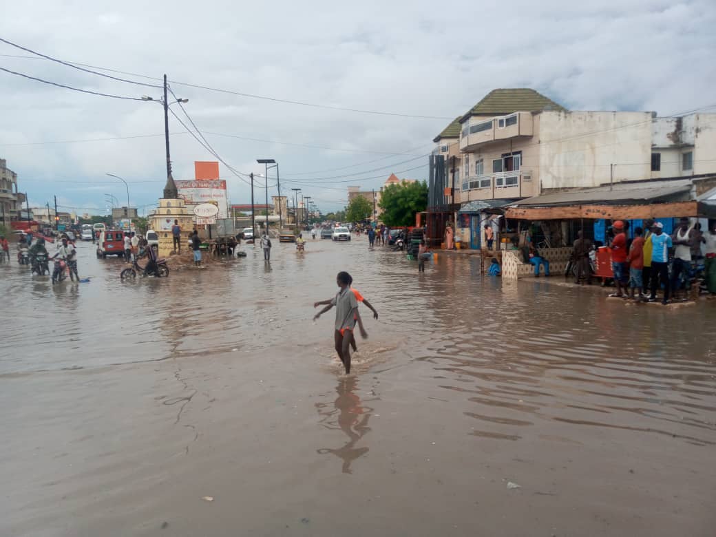 Kaolack : premières fortes pluies, premiers dégâts à travers la ville [Images]