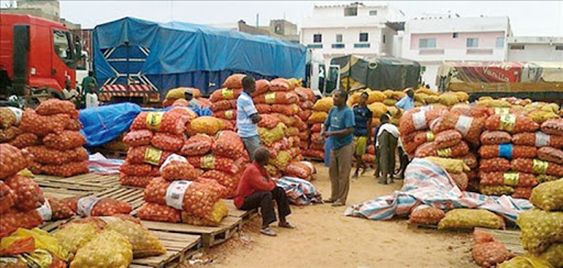 Un stock d’oignon dans un marché de Dakar