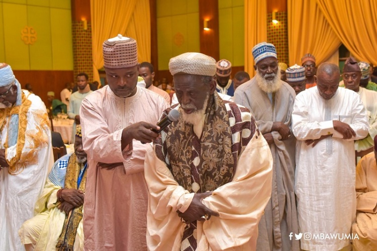 Ghana : le chef des imams Shehu Dr Osman Nuhu Sharabutu à Médina Baye malgré ses 101 ans