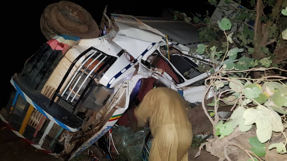 Accident à Kawil : un car de 32 places se renverse et fait 13 blessés