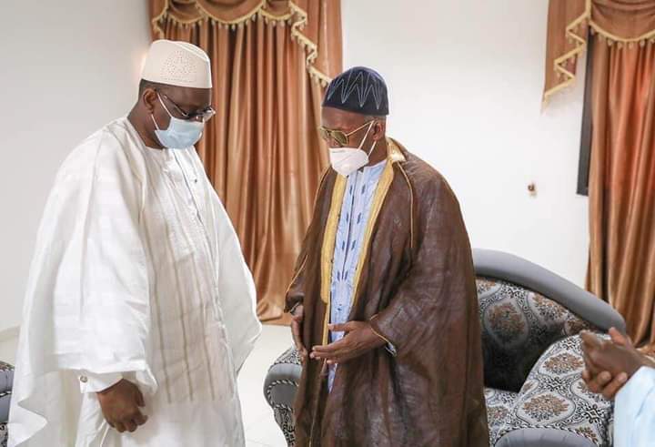 Rappel à Dieu de Serigne Cheikh Ahmed Tidiane Niasse : Macky Sall à Médina Baye Niass pour présenter ses condoléances à la famille de Baye Niass [Vidéo]