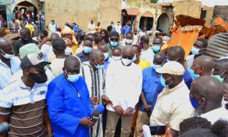 Kaolack : Pape Mademba Biteye offre plus de 600 kits alimentaires aux victimes et 3 millions  aux sinistrés du marché central