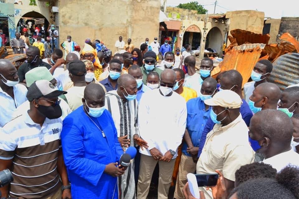 Kaolack : Pape Mademba Biteye offre plus de 600 kits alimentaires aux victimes et 3 millions  aux sinistrés du marché central