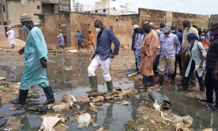 Inondations à Kaolack : Mouhameth Ndiaye Rahma traverse les eaux pour apporter son soutien aux impactés