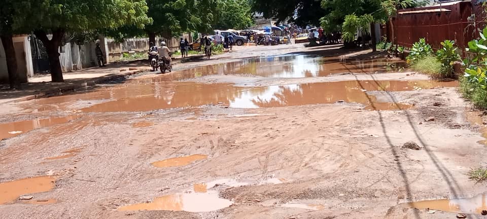 Kaolack en images : entre affaissements de canaux et dégradations de routes