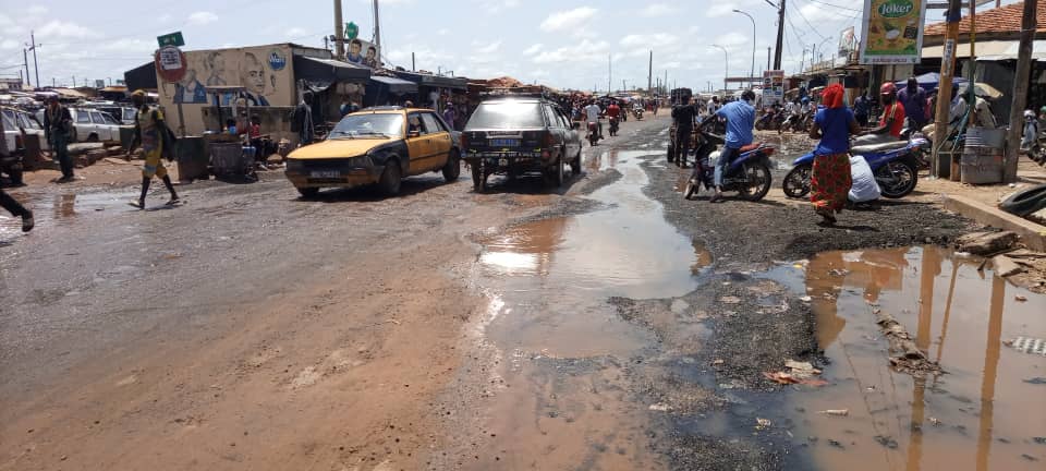 Kaolack en images : entre affaissements de canaux et dégradations de routes