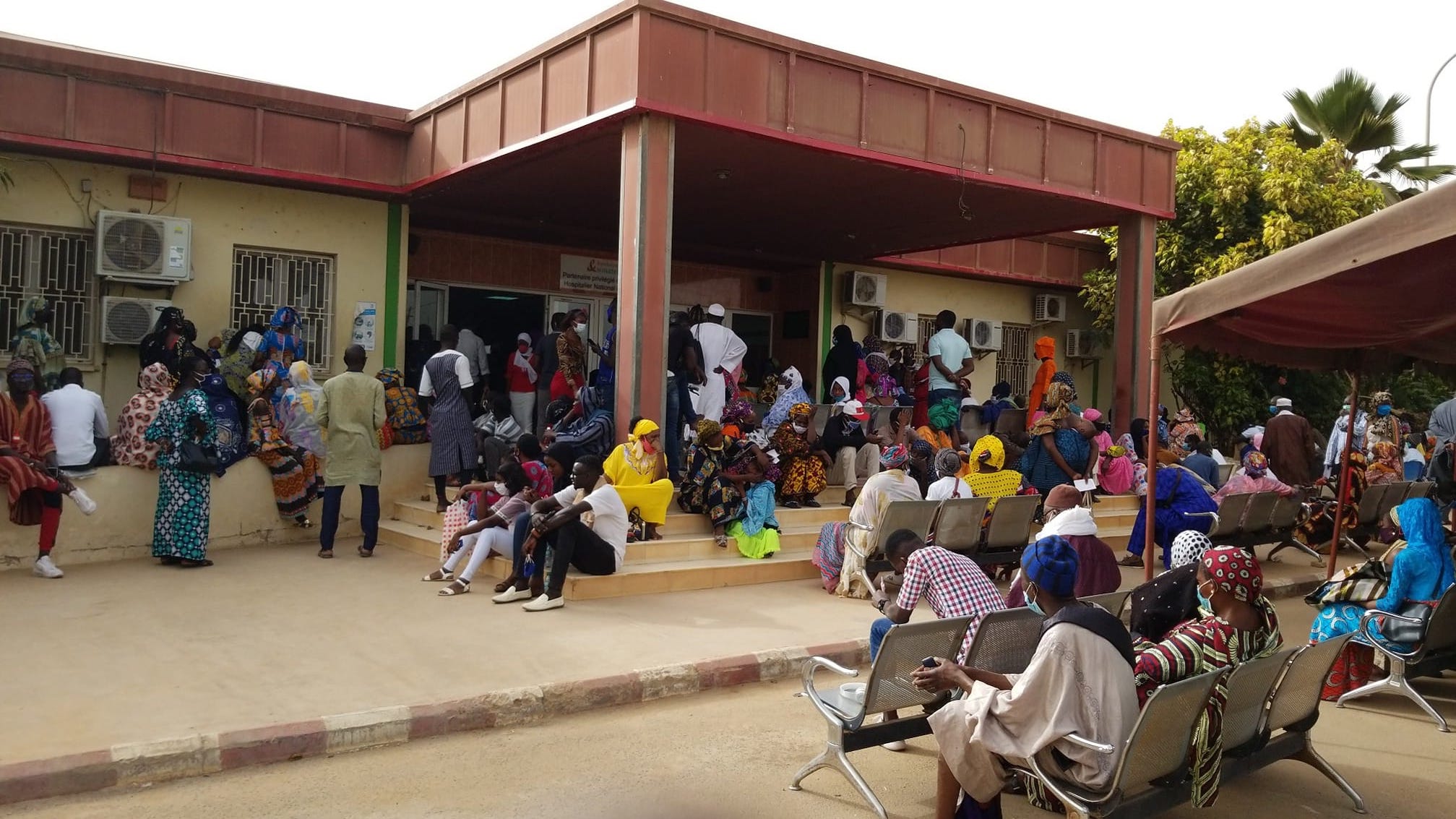 Foule à Hopital Pikine maladie