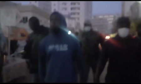 «Traqué» par le régime : Ousmane Sonko se tape une promenade dans les rues de Dakar, des Sénégalais l'adoubent [vidéo]