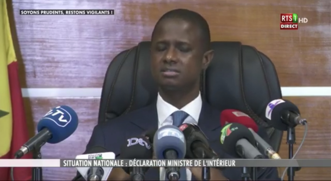 Crise sénégalaise : le ministre de l’intérieur Antoine Diome prend la parole et passe à côté