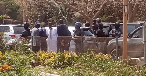 Urgent : Ousmane Sonko arrêté et conduit à la section de recherche pour trouble à l'ordre public