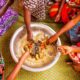 Famille sénégalaise mange riz au poisson - Thiébou Dieun - Repas au tour d'un bol -