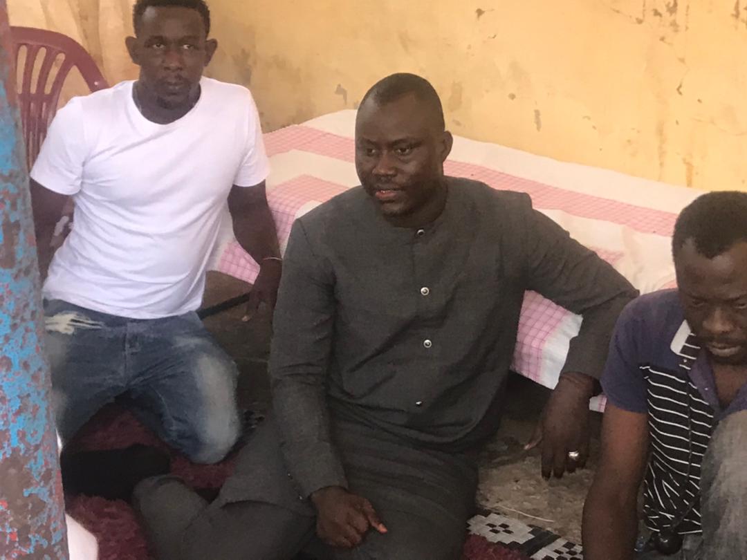 Papy Gaye offre des tonnes de ciment a Serigne Moustapha Abasse, le marabout l'adoube et lui promet son soutien12