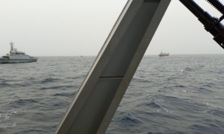 Un patrouilleur de la marine Sénégalaise en mer - bateau