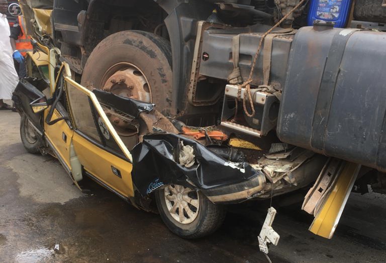 Kaolack : au moins trois morts après un accident entre un camion malien et un taxi… les jeunes se révoltent