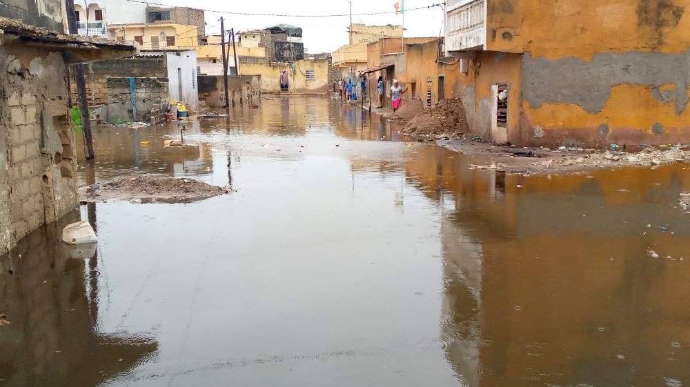 Inondations : à Dakar, La Banlieue Sous Les Eaux Après Les Fortes ...