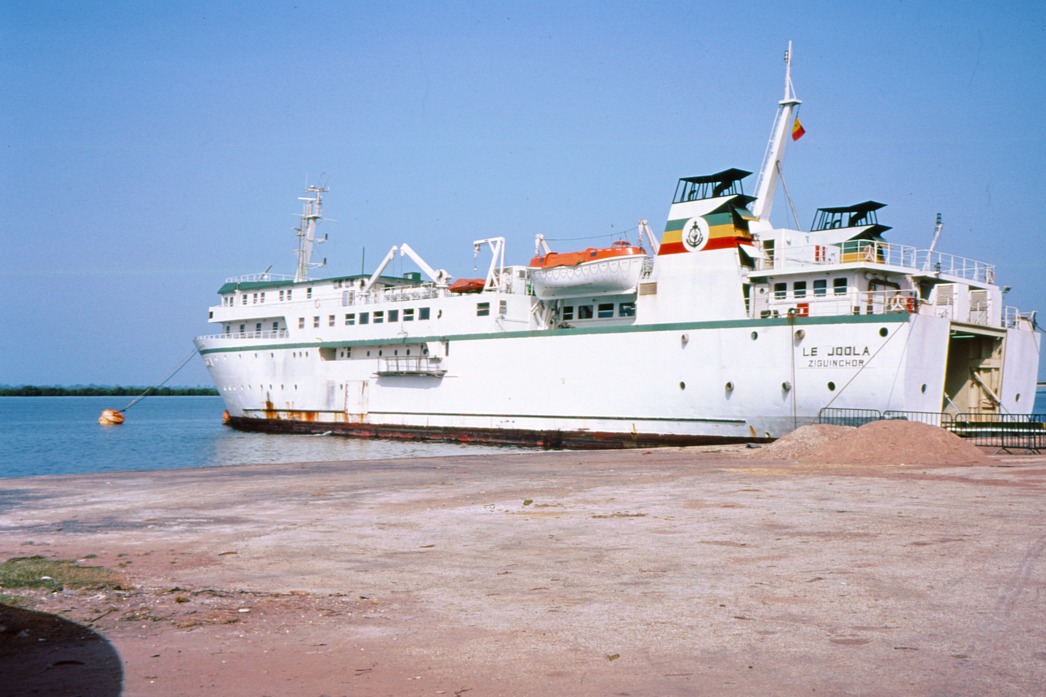 bateau le joola