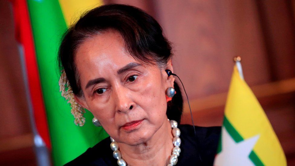 Birmanie: l'ancienne dirigeante Aung San Suu Kyi condamnée à 4 ans de prison