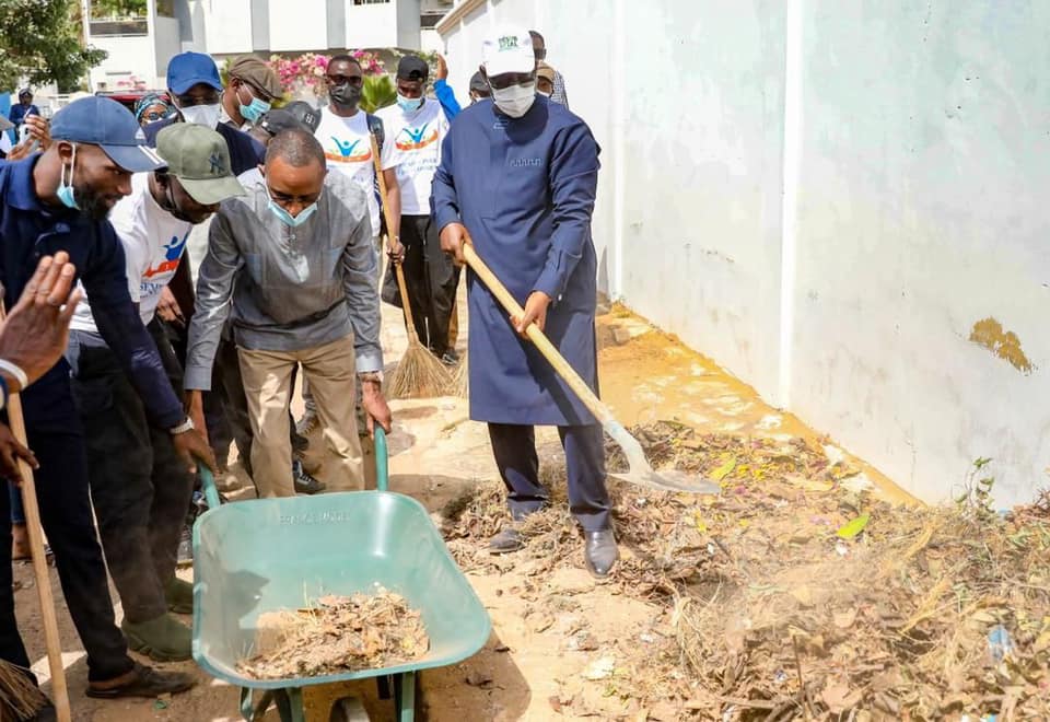 a procédé, ce samedi 04 décembre, à la relance du « Bësup Setal », au lycée Sergent Malamine Camara