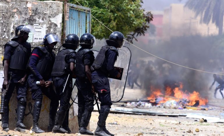 Des-policiers-sénégalais-lors-d'une manifestation