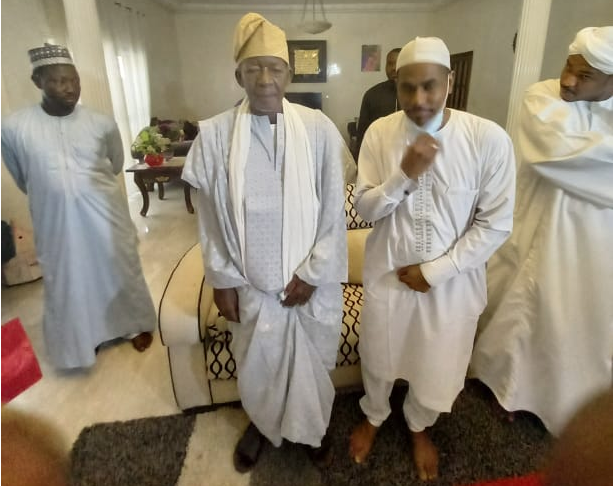 Dakar : cette audience du khalife Cheikh Mahi Niass aux autorités soudanaises, qui a failli passer inaperçue