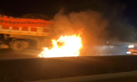 Inauguration du TER - une voiture prend feu sur l'autoroute à péage