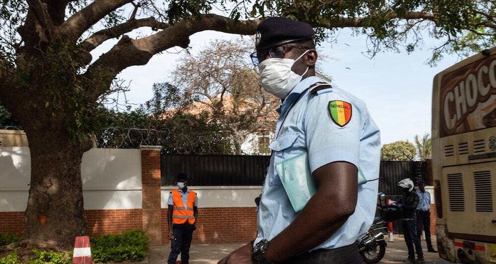 Un agent de la police sénégalaise