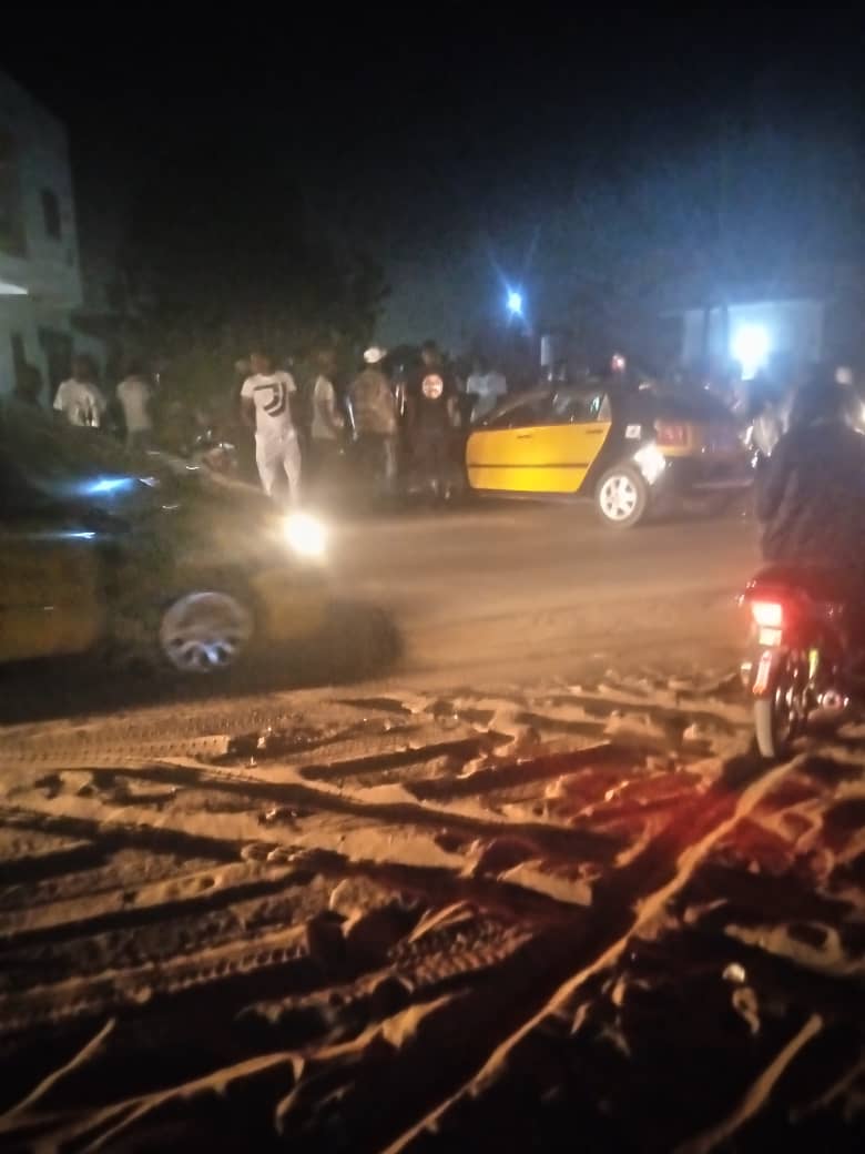 Urgent - Kaolack : une voiture de la police en course poursuite percute gravement un taxi