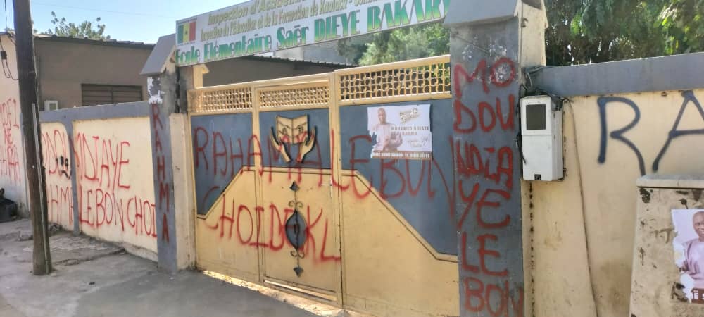 Kaolack : le Forum civil dénonce les graffitis des politiciens sur les murs d'école
