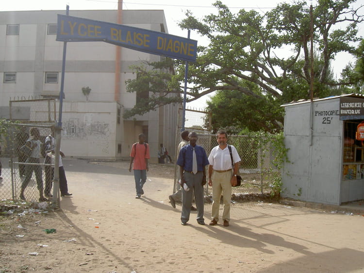 Lycée Blaise Diagne : un élève de sixième trainé à la police par une prof d'Eps