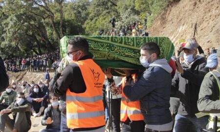 Maroc : le petit Rayan inhumé près de son village natal, sous une immense foule