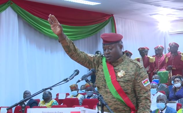 Burkina Faso : le lieutenant-colonel Paul-Henri Sandaogo Damiba investi président