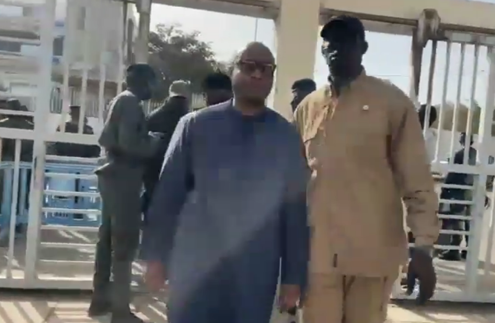 Tribunal de Dakar : l’arrivée de Barthélemy Dias pour le procès en appel du meurtre de Ndiaga Diouf