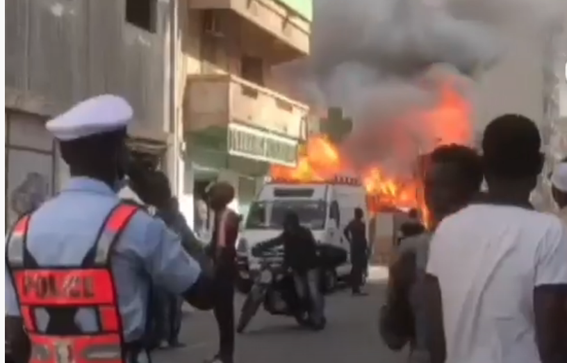 Dakar : un violent incendie ravage le marché "salle de vente"