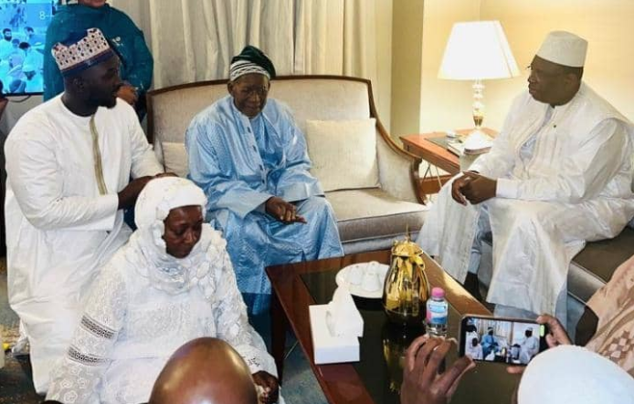 Médinatoul Mounawara : le khalife Cheikh Mahi Niass reçoit la visite du président Macky Sall