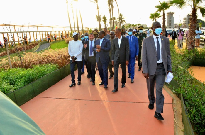 Macky Sall en visite sur le chantier d'aménagement de la Corniche Ouest de Dakar