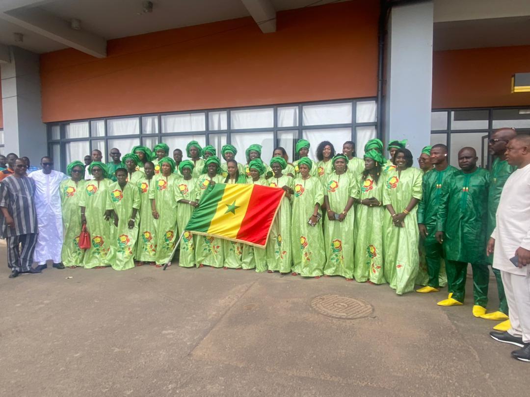 CAN féminine 2022: les Lionnes ont reçu le drapeau national des mains du ministre Matar Ba