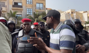 Manifestation de YAW : sa maison barricadée, Ousmane Sonko se confronte aux forces de l'ordres