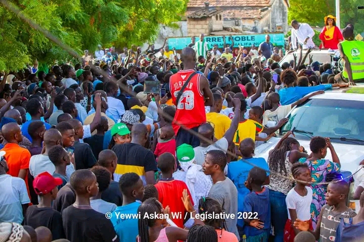 Législatives : Ousmane Sonko accueilli par une foule immense à Kaolack