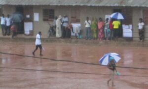 Législatives à Kaolack : le vote a démarré sous la pluie